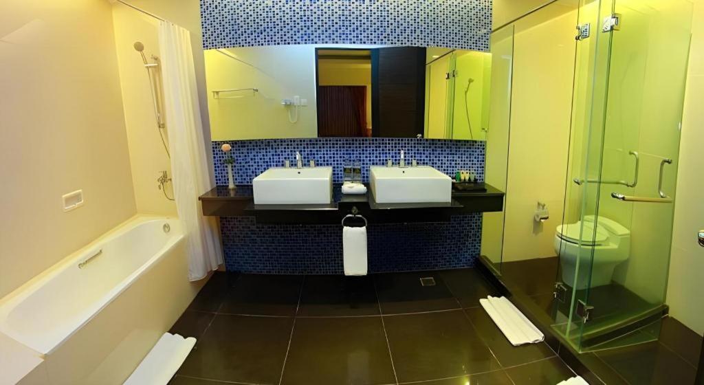 Grand Basko Hotel Padang  Exterior foto